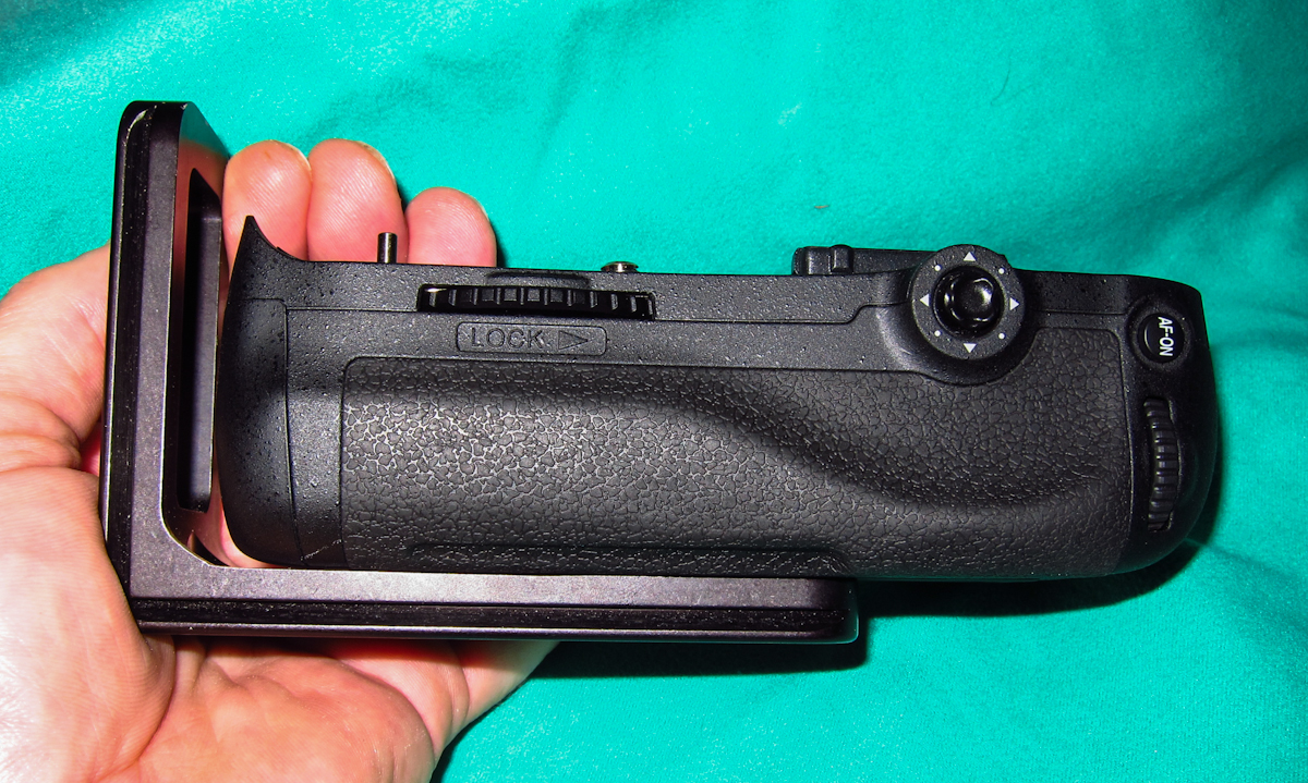 Nikon MD-B12 grip with L bracket installed